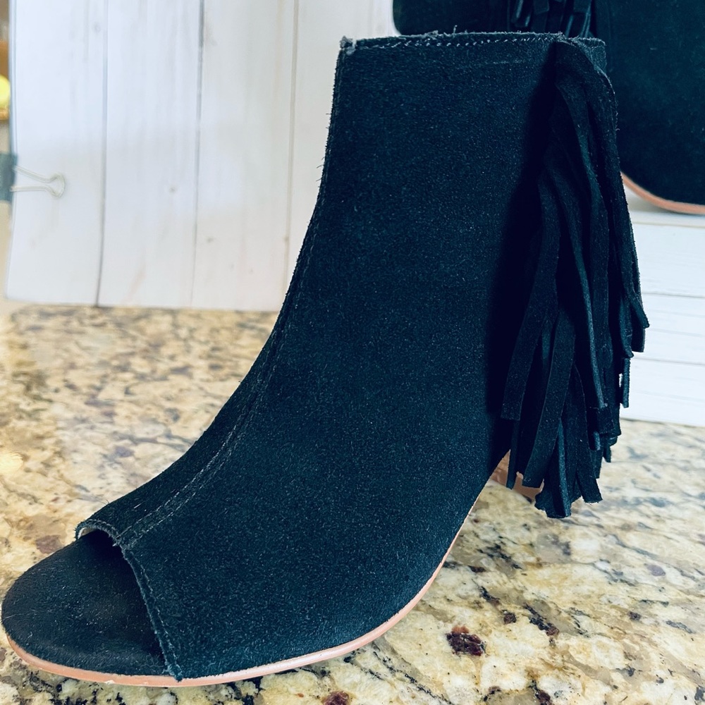 Suede Peep Toe Ankle Boots with fringe detail and zipper closure by Kensie 6M
